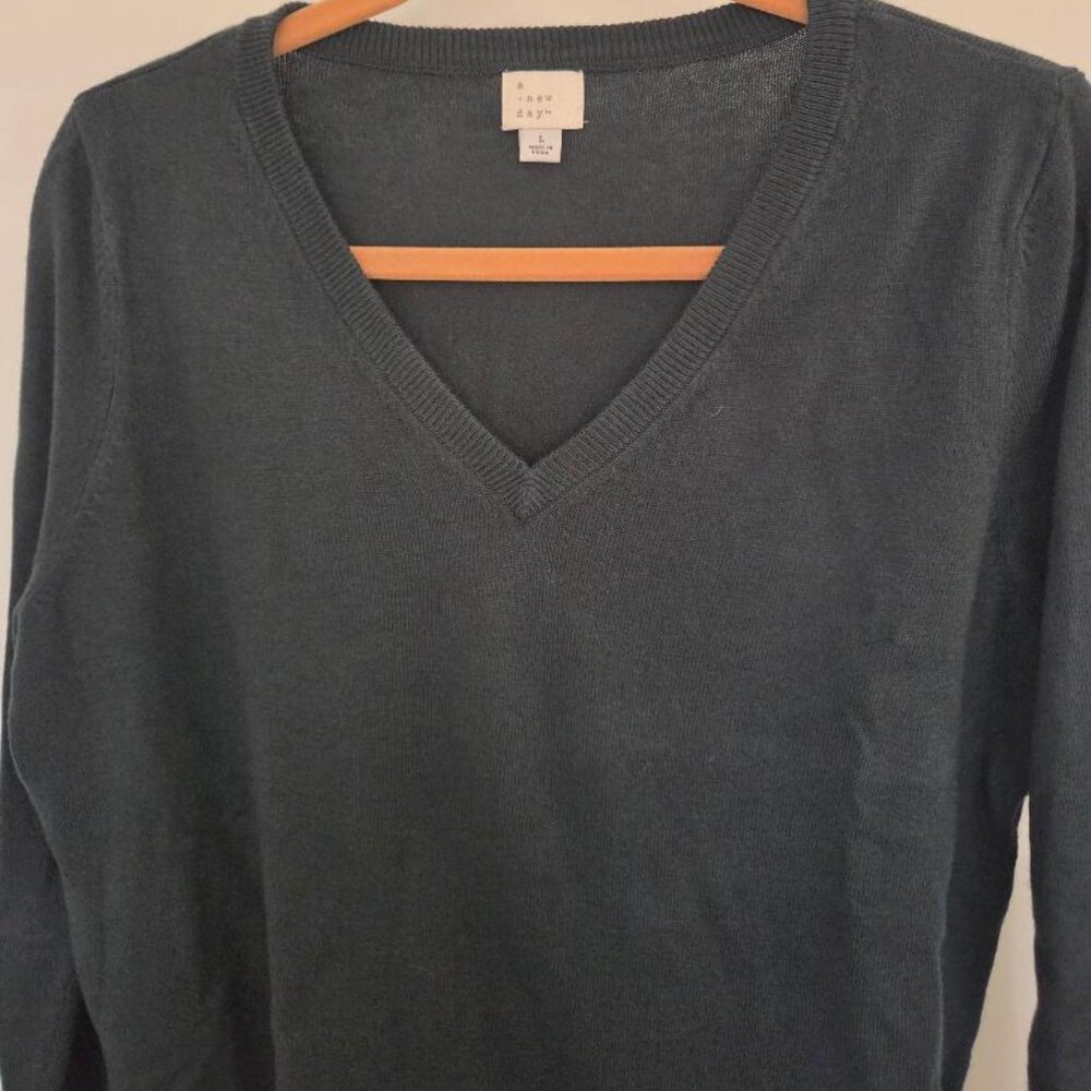 A New Day Dark Green V Neck Normcore Scandi Girl Minimalist Sweater  L